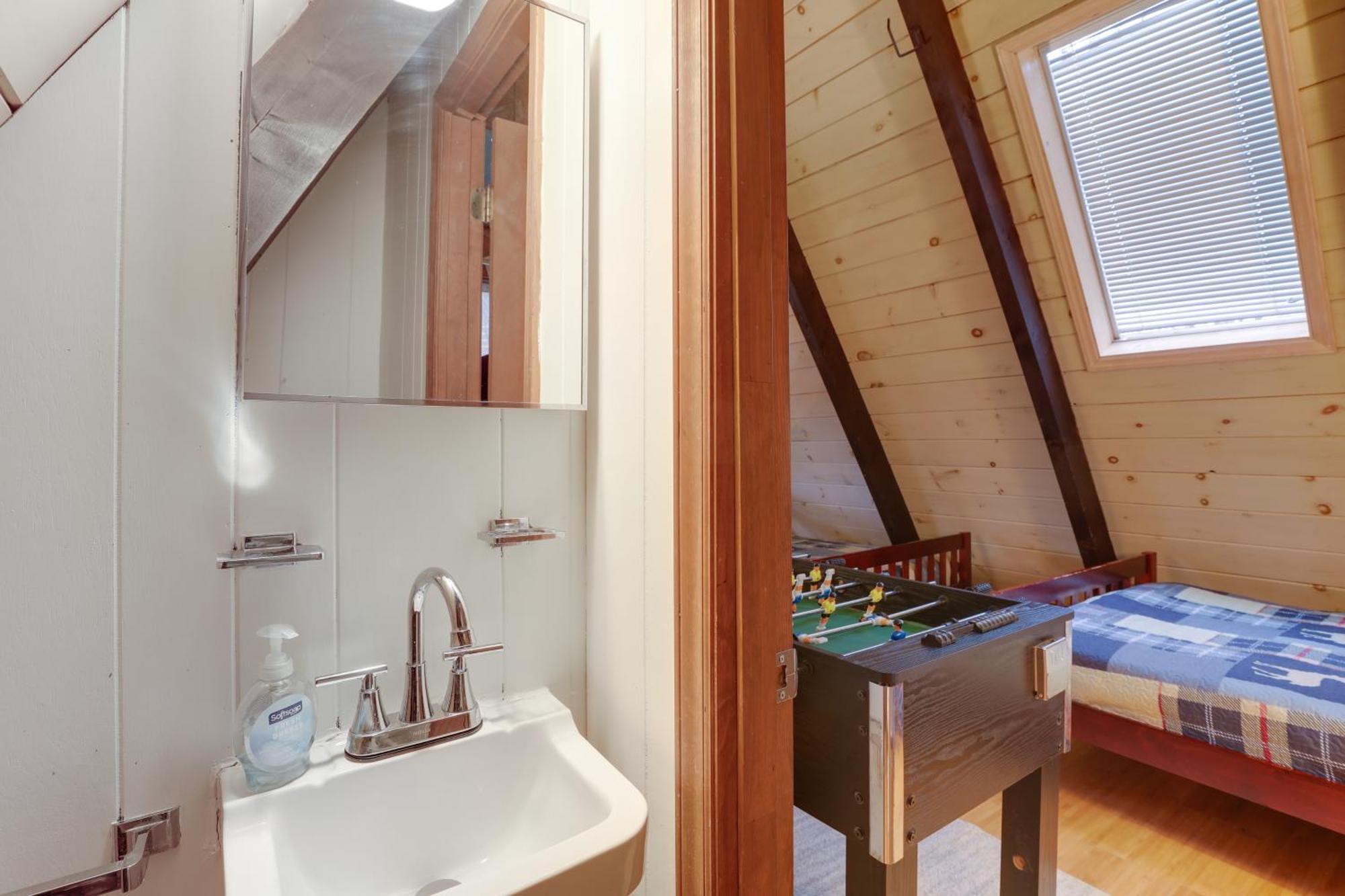 A-Frame Cabin With Hot Tub 1 Mi To Beech Mountain! Εξωτερικό φωτογραφία