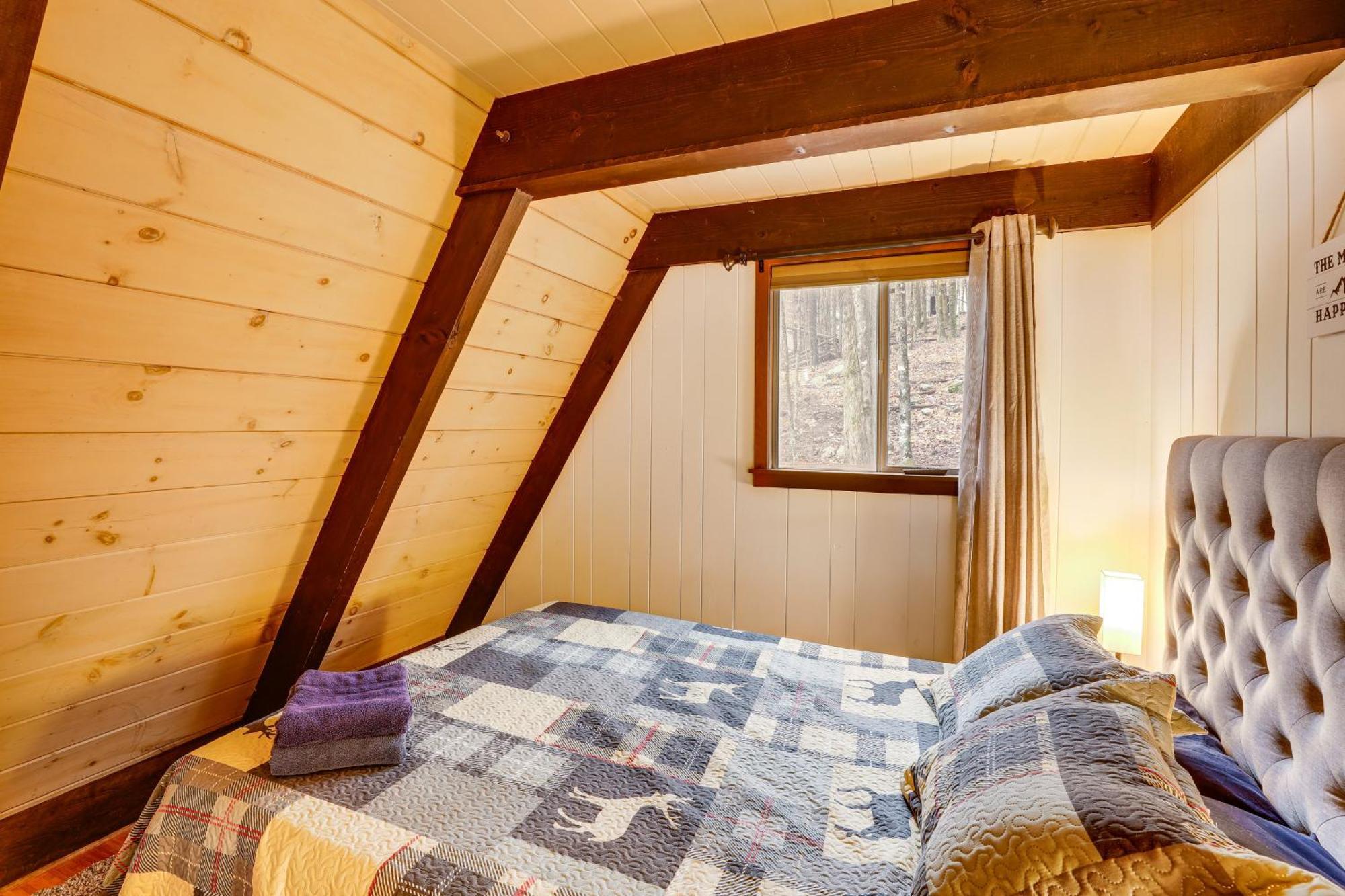 A-Frame Cabin With Hot Tub 1 Mi To Beech Mountain! Εξωτερικό φωτογραφία